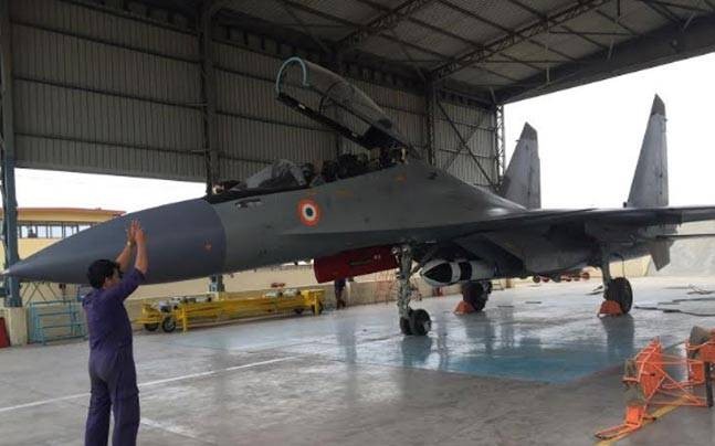 Tên lửa BrahMos trên tiêm kích Su-30MKI của Ấn Độ. Ảnh: India Today