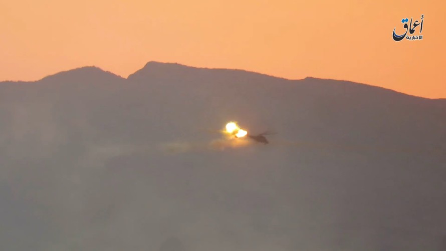 [VIDEO] Trực thăng Mi-25 của Nga trúng hỏa lực IS