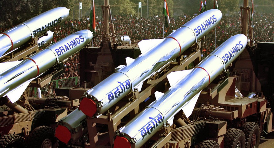 Ấn Độ quyết định đưa trung đoàn tên lửa BrahMos tới biên giới Trung Quốc. Ảnh: India Times