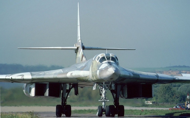 Máy bay ném bom siêu thanh Tu-160M2. Ảnh: Bộ Quốc phòng Nga.