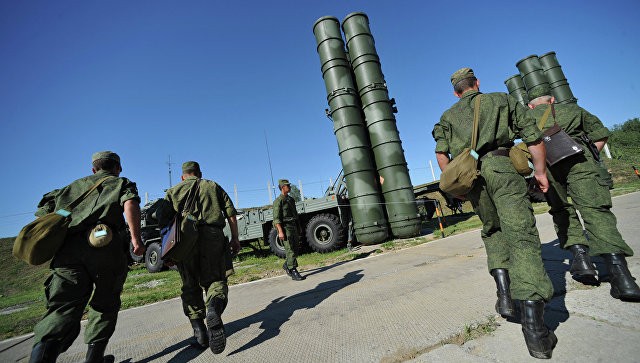 Nga triển khai hệ thống phòng không S-400 tới Crimea trong thời điểm "nước sôi lửa bỏng". Ảnh: RIA Novosti