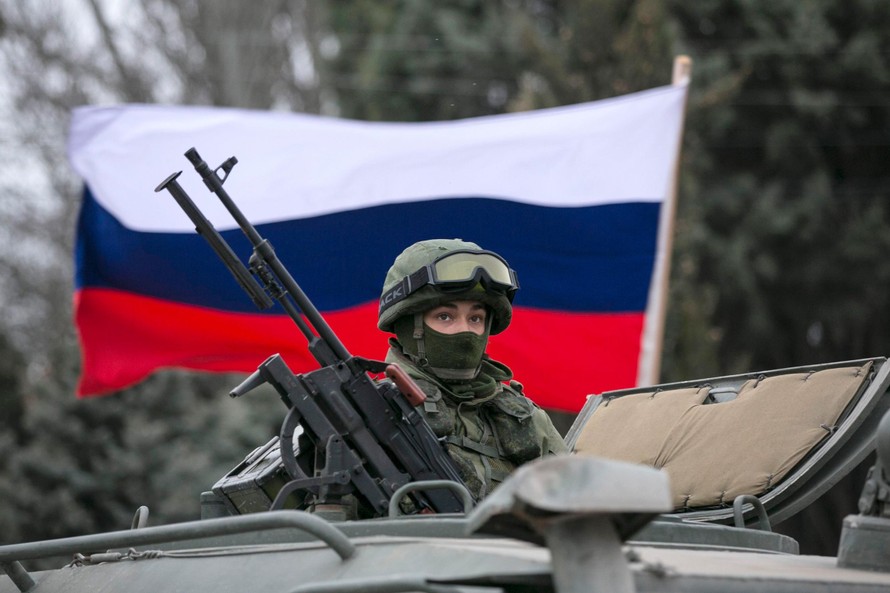 Nga tăng quân trên biên giới Crimea. Ảnh: Tass