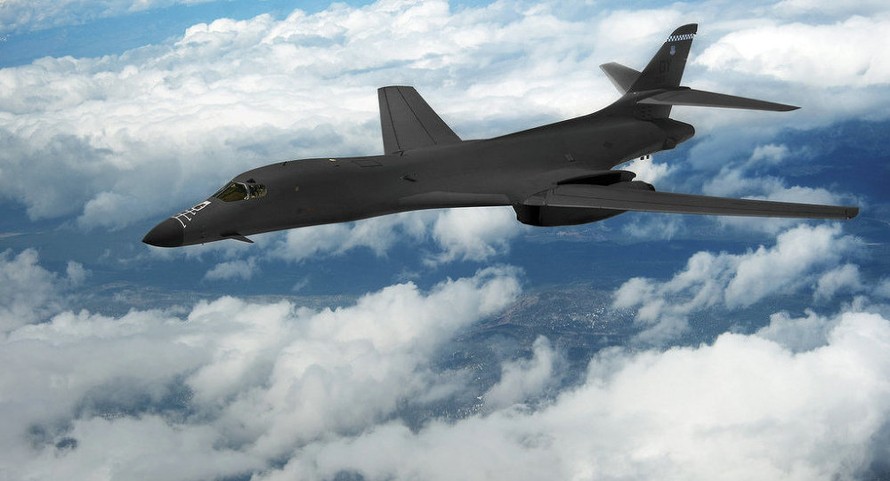 Oanh tạc cơ B-1B có thể kiềm chế được Trung Quốc? Ảnh: US Navy