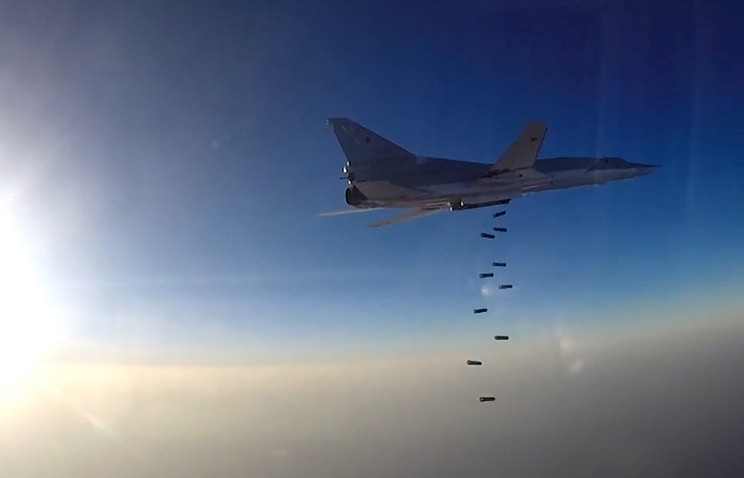 Máy bay ném bom tầm xa Tu-22M3 oanh tạc mục tiêu khủng bố ở Syria. Ảnh: Tass