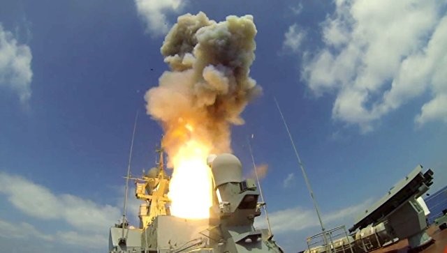 Nga sử dụng tên lửa hành trình Kalibr để tấn công các mục tiêu khủng bố ở Syria. Ảnh: Bộ Quốc phòng Nga