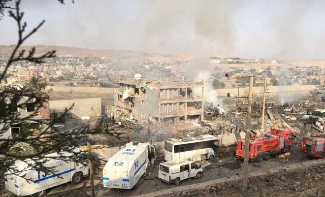 Đồn cảnh sát tan hoang sau vụ đánh bom. Ảnh: ArabNews