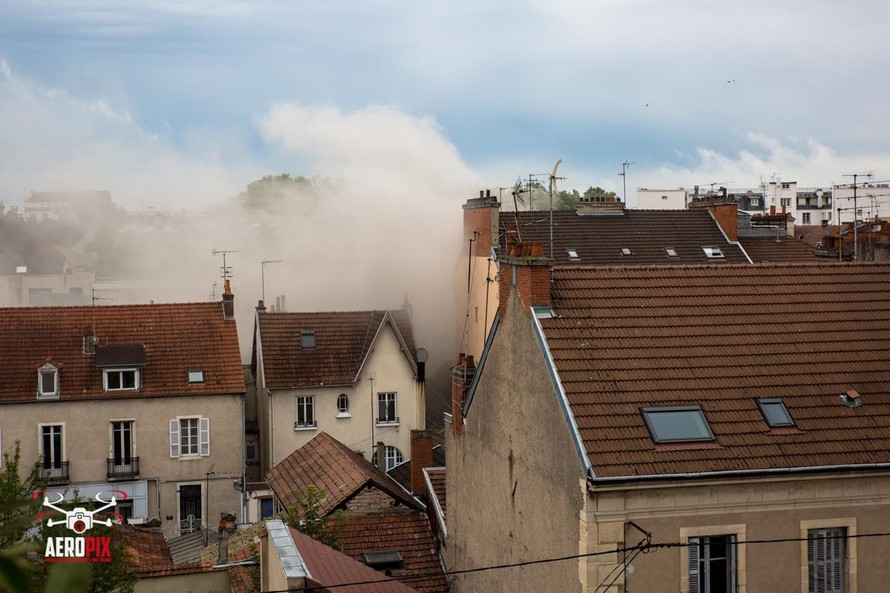 Nổ lớn rung chuyển thành phố ở Pháp, 8 người bị thương