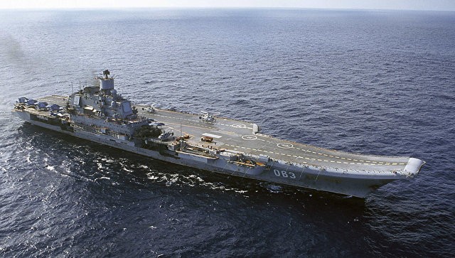 Tàu sân bay Đô đốc Kuznetsov của Hải quân Nga. Ảnh: AP 