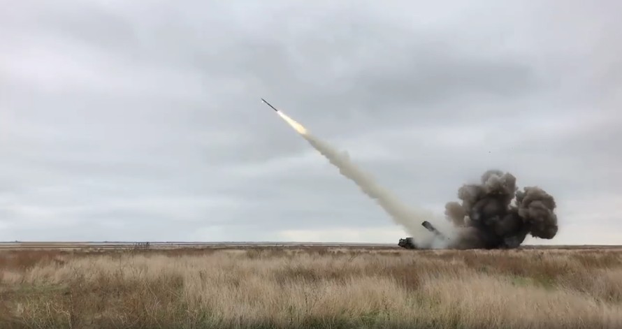 [VIDEO] Tổng thống Ukraine khoe tên lửa nội địa tầm bắn 60km