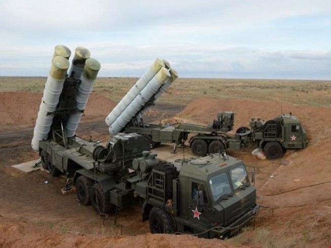 Tổ hợp tên lửa tầm xa S-400 Triumph của Nga.