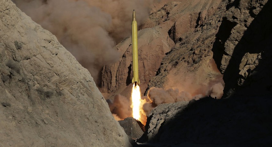 Iran tập trận quy mô, đáp trả trừng phạt từ Mỹ