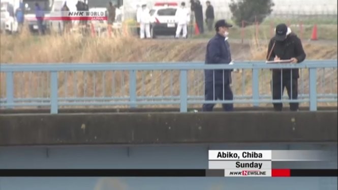 Cảnh sát tỉnh Chiba đang khám nghiệm nơi phát hiện thi thể của bé Lê Thị Nhật Linh. Ảnh chụp màn hình Đài truyền hình NHK