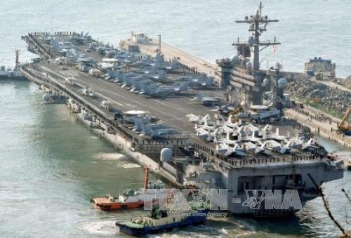 Tàu sân bay Carl Vinson của Hải quân Mỹ tới cảng Busan, Hàn Quốc để tham gia cuộc tập trận chung ngày 15/3. Ảnh: Kyodo/TTXVN