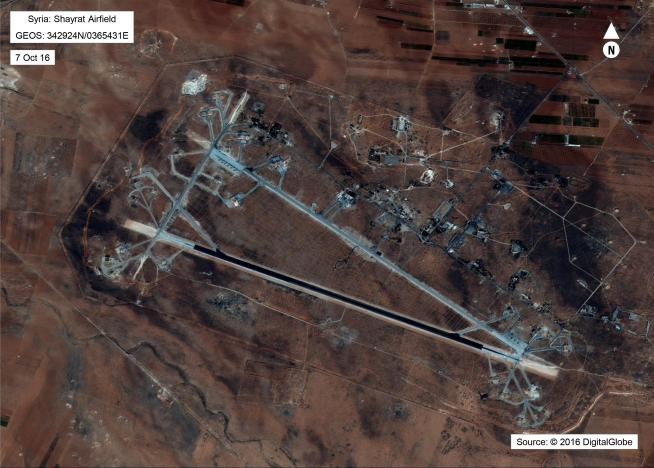Căn cứ không quân Shayrat của Syria chụp từ vệ tinh. Ảnh: Reuters