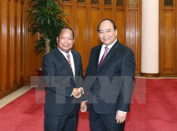 Thủ tướng Nguyễn Xuân Phúc tiếp Bí thư Trung ương Đảng Nhân dân Cách mạng Lào, Bộ trưởng Bộ An ninh Lào Somkeo Silavong đang ở thăm và làm việc tại Việt Nam. (Ảnh: Thống Nhất/TTXVN)