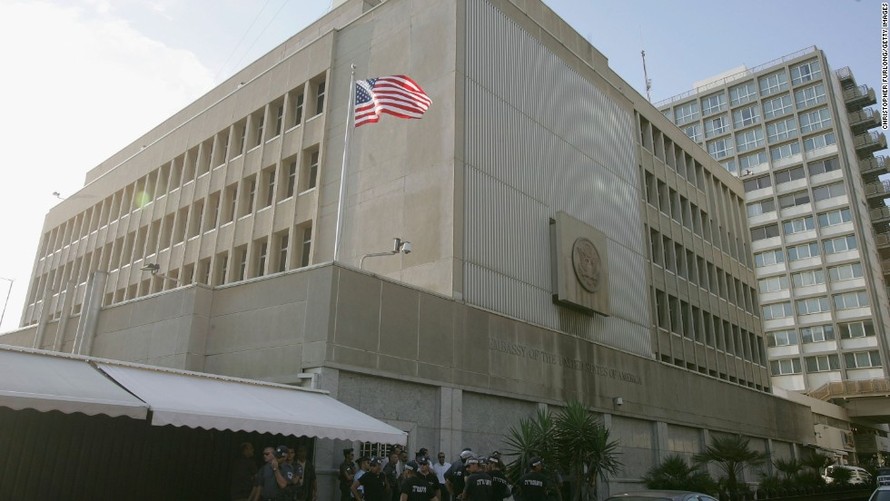 Đại sứ quán Mỹ tại Tel Aviv, Israel (Ảnh: CNN)