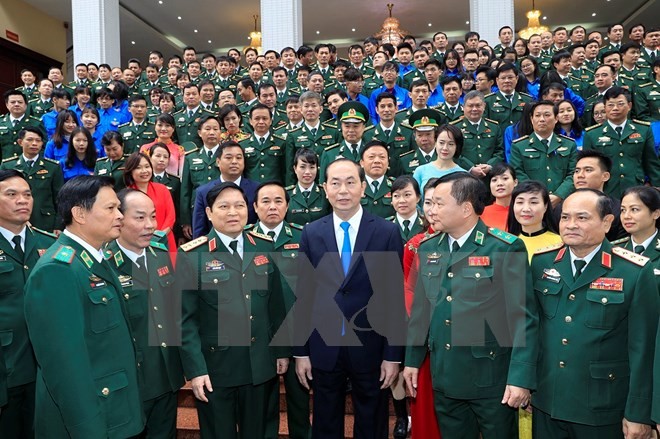 Chủ tịch nước Trần Đại Quang với cán bộ, chiến sỹ, sỹ quan chỉ huy của Bộ Tư lệnh Bộ đội Biên phòng. (Ảnh: Nhan Sáng/TTXVN)