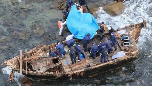 Bí ẩn của hiện tượng ‘thuyền ma’ trôi dạt vào bờ biển Nhật Bản