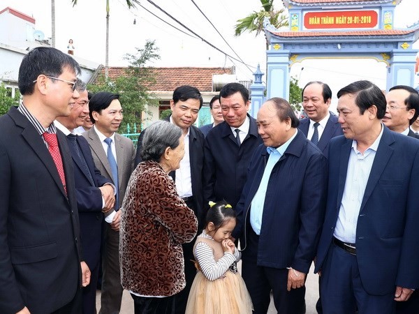 Thủ tướng Nguyễn Xuân Phúc thăm chúc Tết nhân dân và thăm mô hình nông thôn mới tại xã Hải Đông, huyện Hải Hậu. (Ảnh: Thống Nhất/TTXVN)