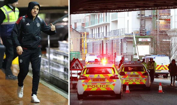 Cảnh sát đến kiểm tra khách sạn Lowry nơi cầu thủ MU trú ngụ đêm trước diễn ra trận đấu với Sevilla