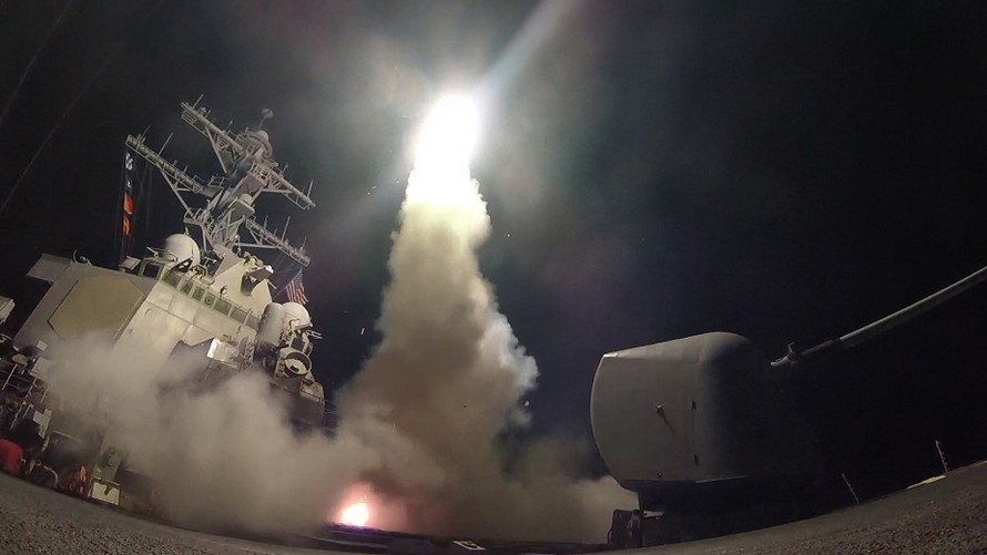 Tàu khu trục tên lửa dẫn đường USS Ross của Mỹ. Ảnh: Reuters