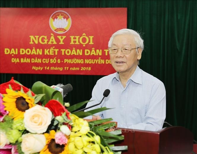 Tổng Bí thư, Chủ tịch nước Nguyễn Phú Trọng nói chuyện với cán bộ, nhân dân địa bàn dân cư số 6, phường Nguyễn Du.