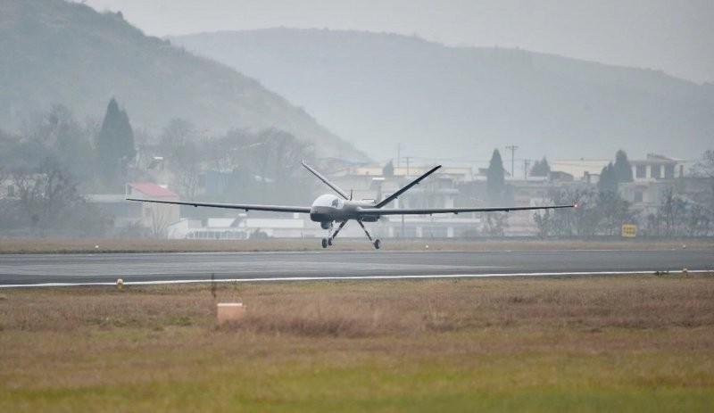 Trung Quốc lần đầu bay thử UAV Wing Loong ID