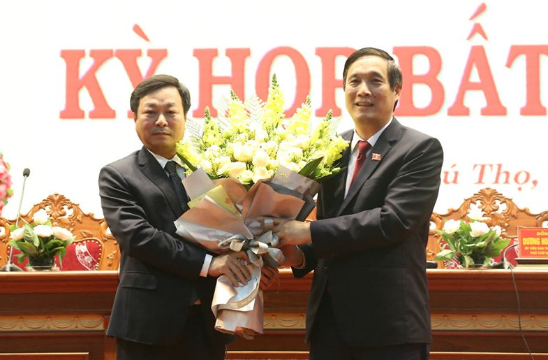 Chủ tịch UBND tỉnh Phú Thọ Bùi Văn Quang (bên trái) và Chủ tịch HĐND tỉnh Phú Thọ Bùi Minh Châu