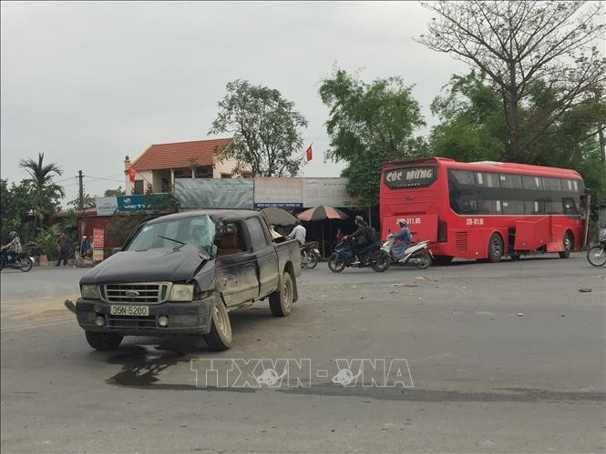 Một vụ tai nạn giao thông tại địa bàn cầu Gián Khẩu (huyện Hoa Lư, Ninh Bình) ngày 12/4/2019. Ảnh: Minh Đức/TTXVN
