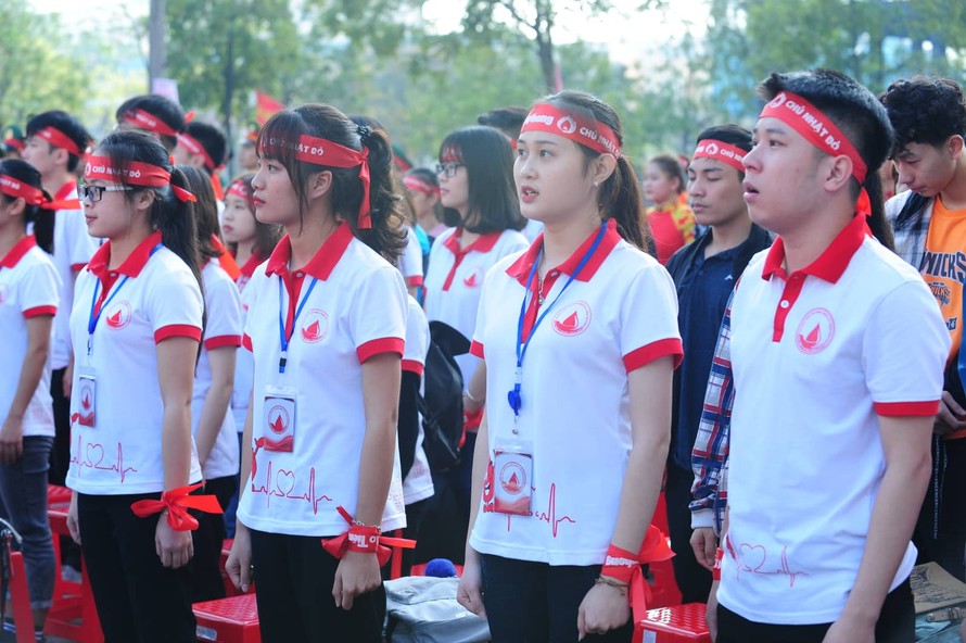 Sinh viên Đại học Y Dược Thái Bình hưởng ứng Chủ nhật Đỏ. Ảnh: Xuân Tùng