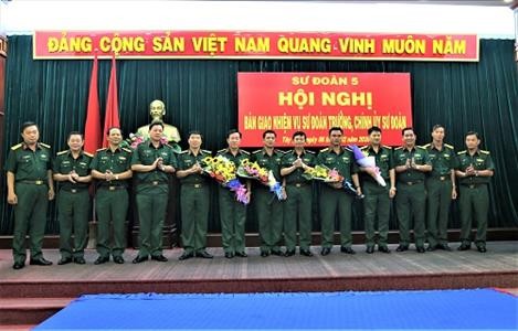 Lãnh đạo Quân khu 7 chúc mừng các đồng chí được điều động, bổ nhiệm chức vụ mới