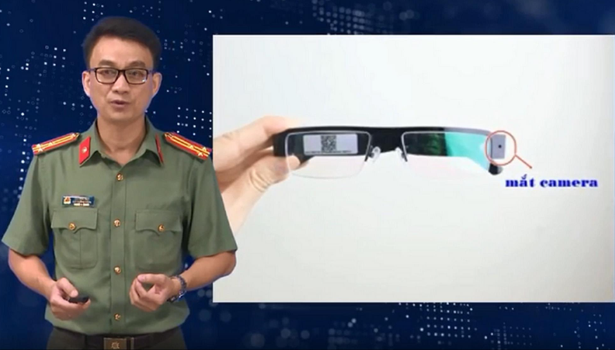 Thượng tá Đỗ Thái Huy cảnh báo về loại kính mắt gắn thiết bị ghi âm, ghi hình dùng để gian lận thi cử 