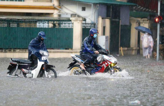 Hoàn lưu vùng áp thấp tiếp tục gây mưa lớn trong hôm nay ở miền Bắc, Thanh Hóa và Nghệ An.