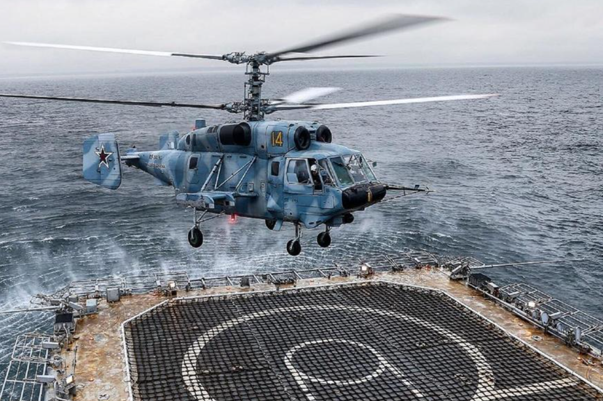 Trực thăng Ka-29 đáp xuống boong tàu chiến của Nga. Ảnh: Mil.ru 