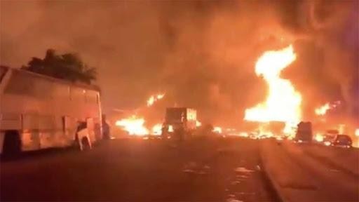 Sierra Leone: Đổ xô đi hứng dầu khi xe bồn gặp nạn, gần 100 người thiệt mạng 