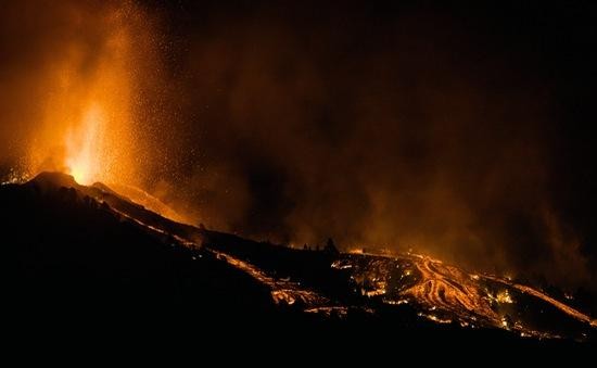 Đánh bom núi lửa La Palma để ngăn dòng dung nham phun trào, liệu có khả thi?