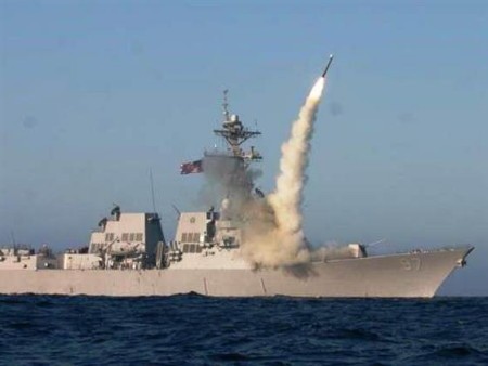 Một tên lửa Tomahawk được phóng từ tàu chiến Mỹ