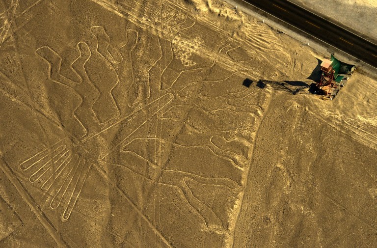 Bí ẩn 'Những đường vẽ Nazca' giữa sa mạc Peru