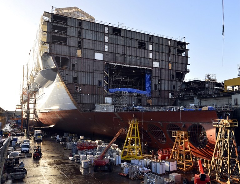 [ẢNH] Đột nhập xưởng đóng tàu đổ bộ trực tăng lớp Mistral của Pháp