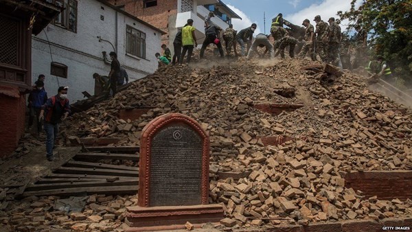 Hình ảnh quảng trường Kathmandu Durbar bị tàn phá sau động đất. Ảnh BBC