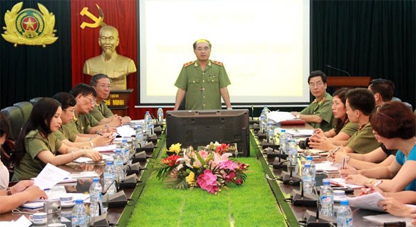 Trung tướng Bùi Bá Định chủ trì cuộc họp báo