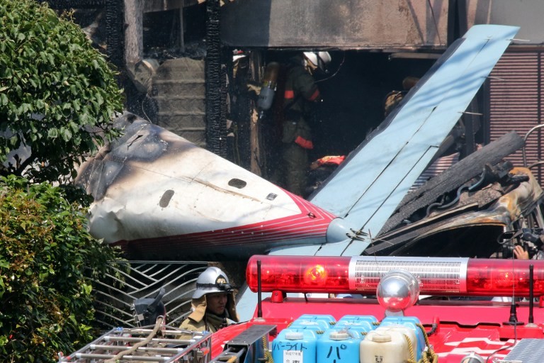 Hiện trường khủng khiếp vụ máy bay rơi trúng khu dân cư ở Tokyo
