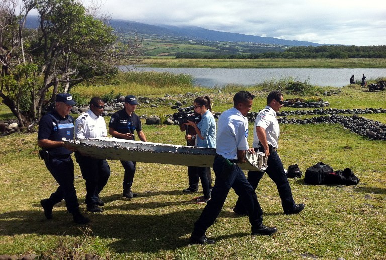 Cận cảnh mảnh vỡ nghi của máy bay mất tích bí ẩn MH370