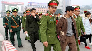 Lực lượng chức năng tiếp nhận 7 nạn nhân bị bán và 1 đối tượng vượt biên trái phép sang Trung Quốc