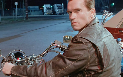 Tài tử Arnold Schwarzenegger phải phẫu thuật tim khẩn cấp