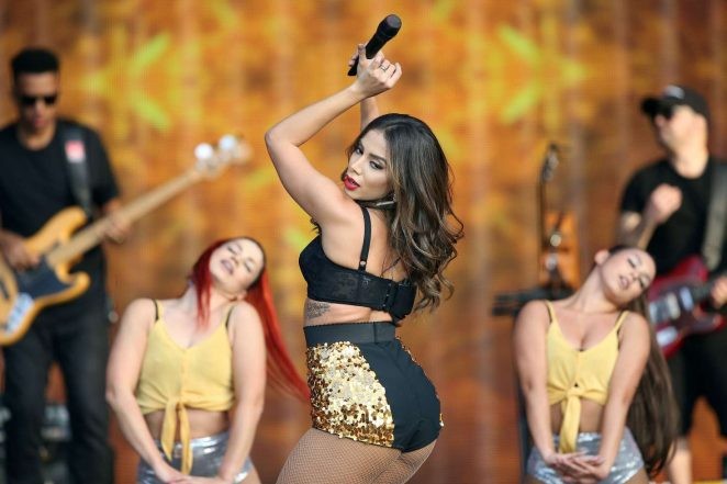 Vóc dáng sexy và 'bốc lửa' của ca sĩ đình đám Anitta 