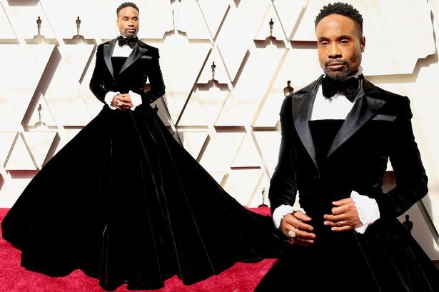 Choáng với nam diễn viên mặc váy quây trên thảm đỏ Oscar 2019