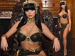 Demi Rose khoe đường cong 'bỏng rẫy' với tạo hình nữ hoàng Cleopatra 