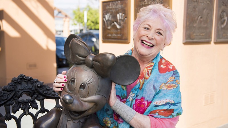Russi Taylor và mô hình chuột Minnie. Ảnh: Walt Disney Studios.