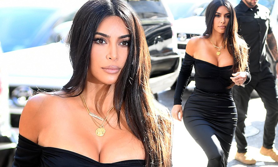 Kim Kardashian khoe ngực đầy 'nhức mắt' trên phố